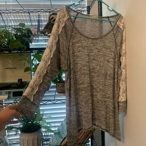 1x gray blouse with lace!